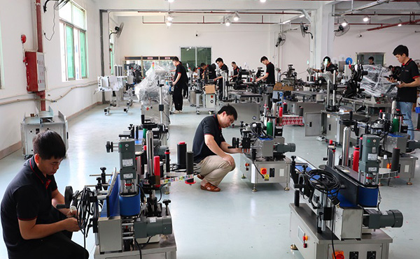 全自動卷膜貼標(biāo)機,全自動貼標(biāo)機,全自動貼標(biāo)機生產(chǎn)廠家